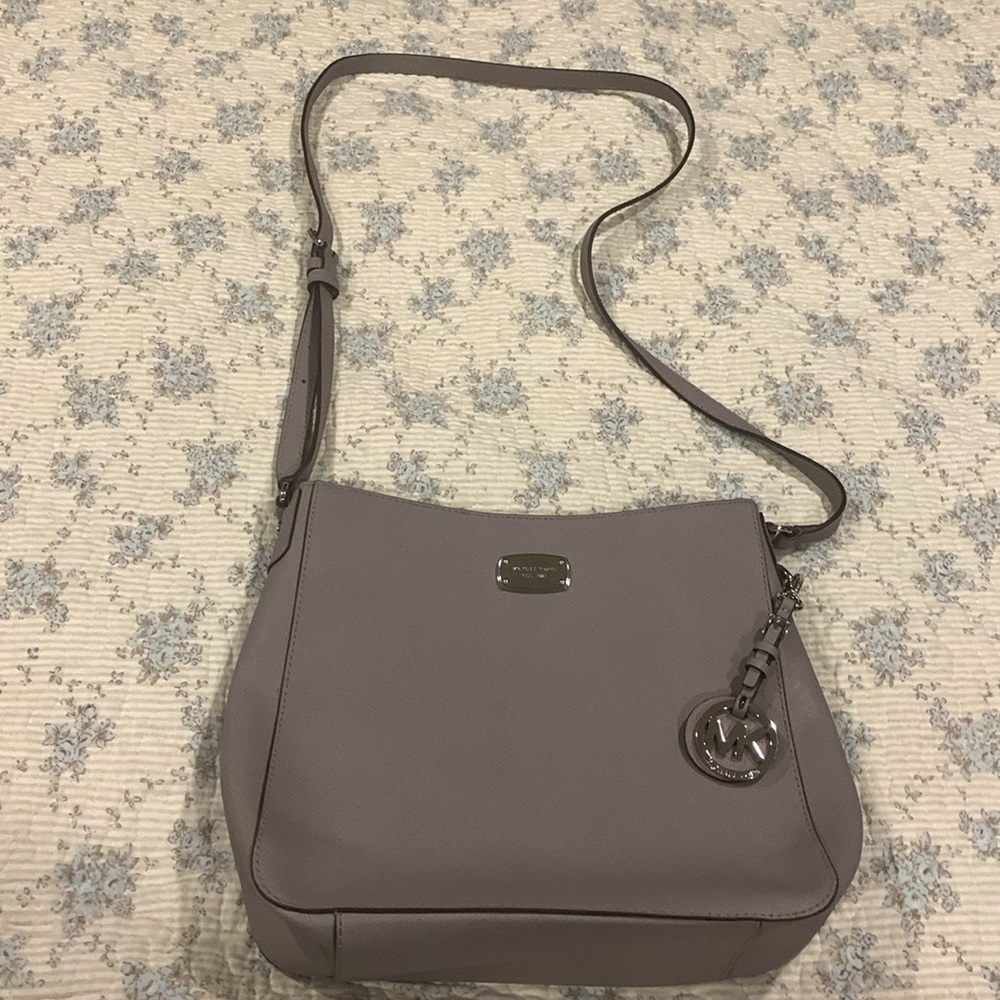 Michael Kors Crossbody Messenger Bag NWOT Gray Saffiano leather phone pocket+ - Picture 4 of 12